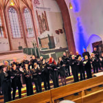 Die Musiker und Musikerinnen des Kammerchors in der Marienkirche Hanau.