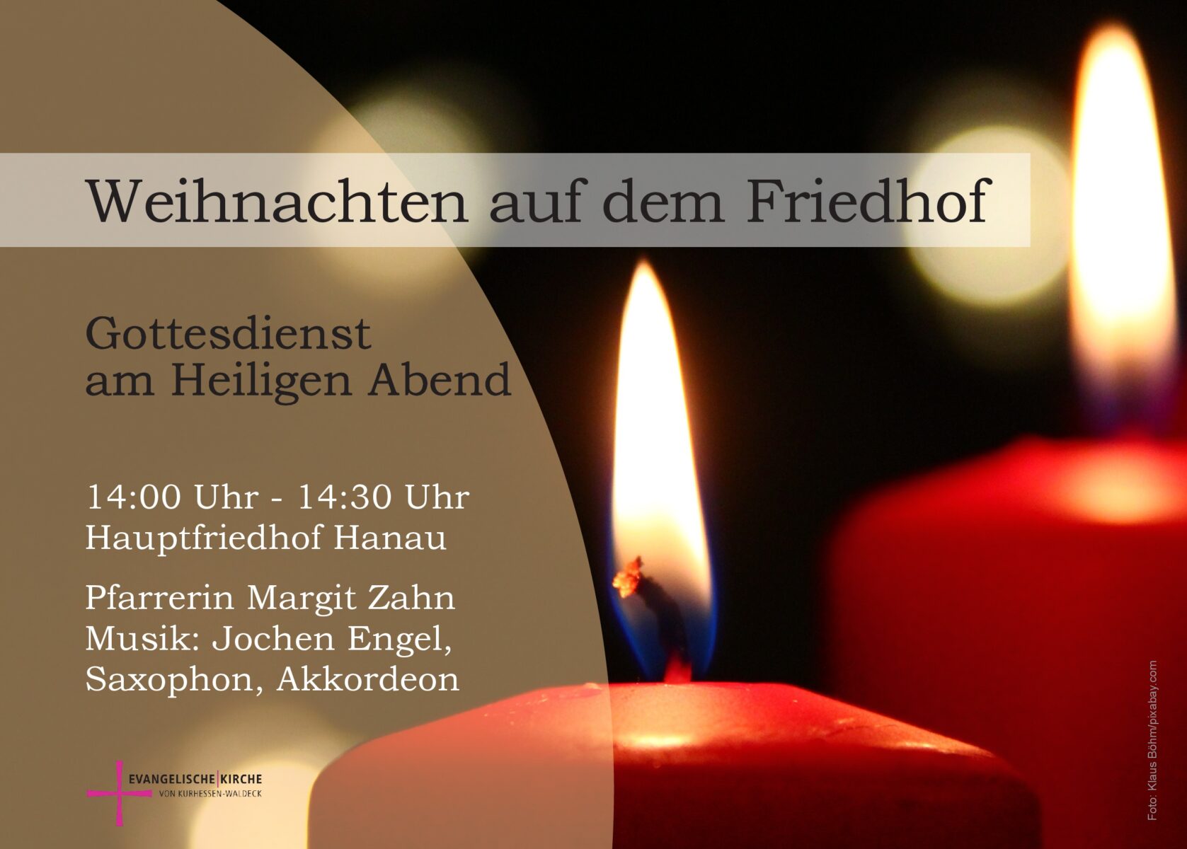 Plakat mit Kerzenmotiv zu Weihnachten auf dem Friedhof
