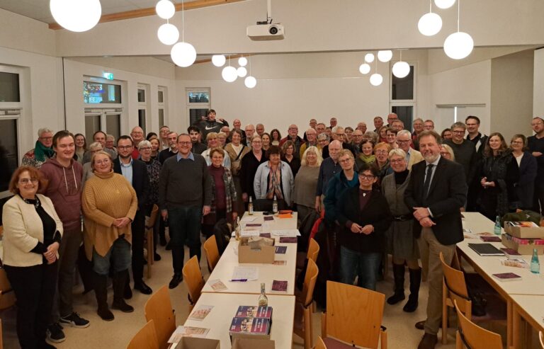 Gruppenbild der Mitglieder der Kreissynode