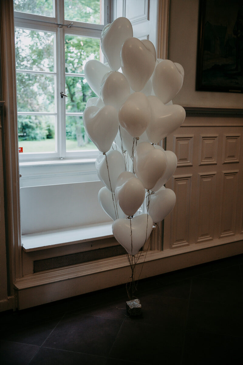 Luftballons im Foyer des Langenselbolder Schlosses