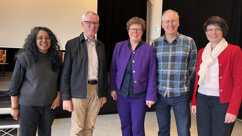 Gruppenfoto des Pfarrteams der Stadtkirchengemeinde gemeinsam mit Bischöfin Dr. Beate Hofmann in der Alten Johanneskirche